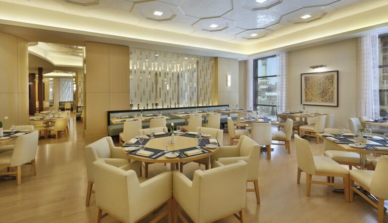 Conrad_Hotel_Dining_table