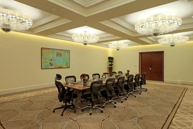 Hilton_Suites_Hotel_Meeting_Hall